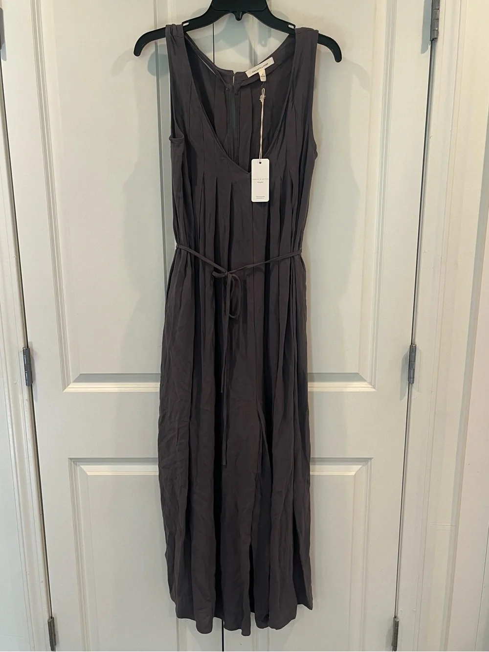 Grade & Gather NWT Carbon Sleeveless V-Neck Romper Charcoal Small